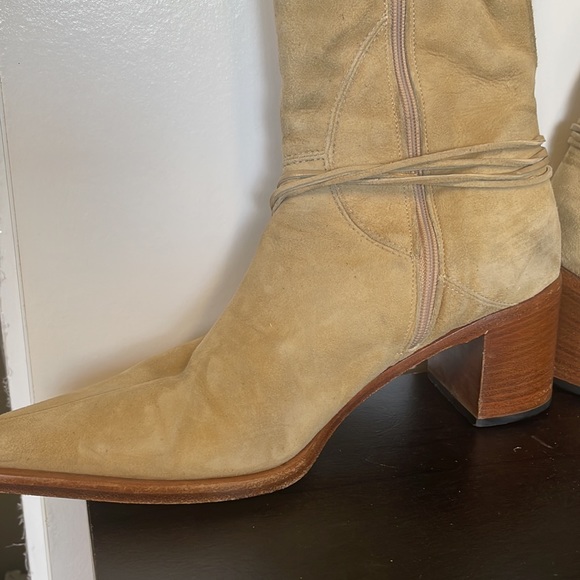 Oliver suede boots with turquoise buckle. Great fall color. Cowgirl wedding - Picture 7 of 8